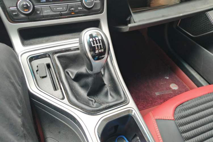 Used Geely Auto Emgrand GL 2018 1.8L Manual Elite Smart Connectivity Version Gear Lever