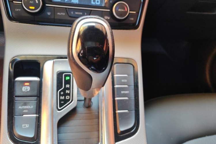 Used Geely Auto Emgrand GL 2018 1.4T DCT Elite Smart Connectivity Version Gear Lever