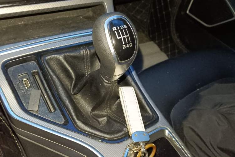 Used Geely Auto Emgrand GL 2018 1.8L Manual Elite Smart Connectivity Version Gear Lever