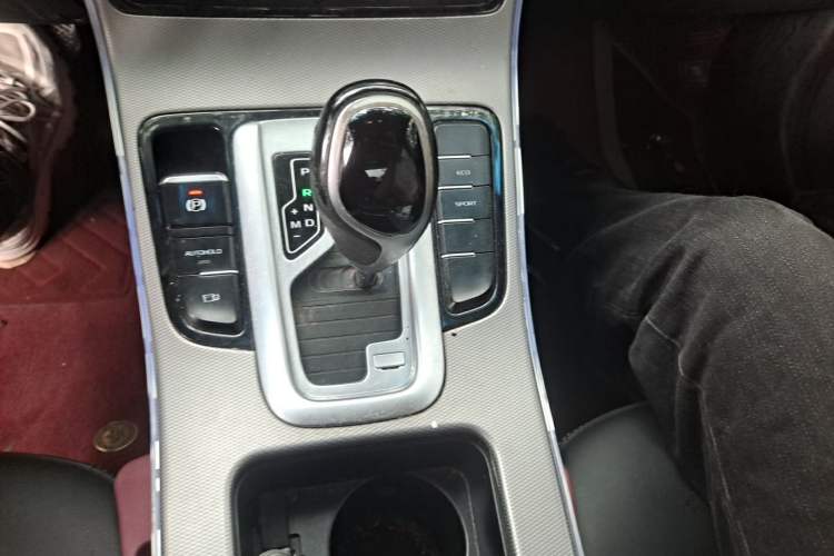 Used Geely Auto Emgrand GL 2018 1.8L DCT Elite Smart Connectivity Version Gear Lever
