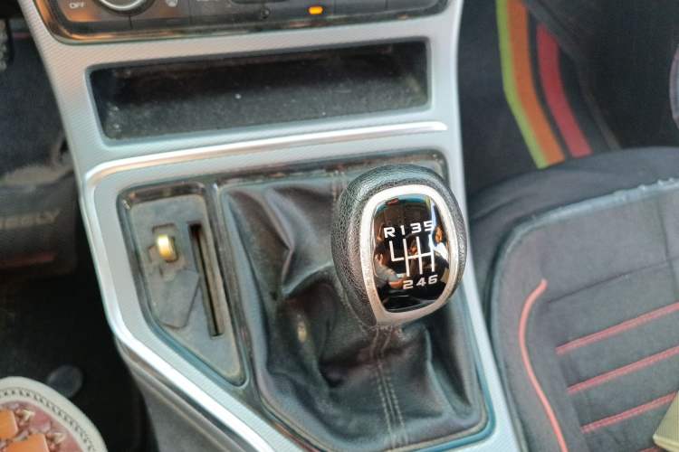 Used Geely Auto Emgrand GL 2018 1.8L Manual Elite Smart Connectivity Version Gear Lever