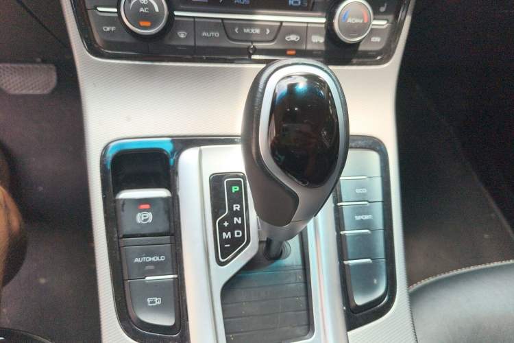 Used Geely Auto Emgrand GL 2018 1.4T DCT Prestige Smart Connectivity Version Gear Lever