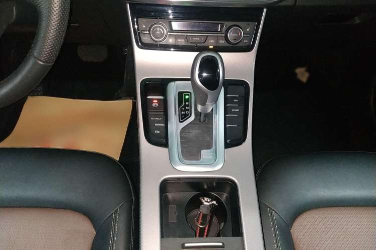 Used Geely Auto Emgrand GL 2018 1.4T DCT Prestige Smart Connectivity Version Gear Lever