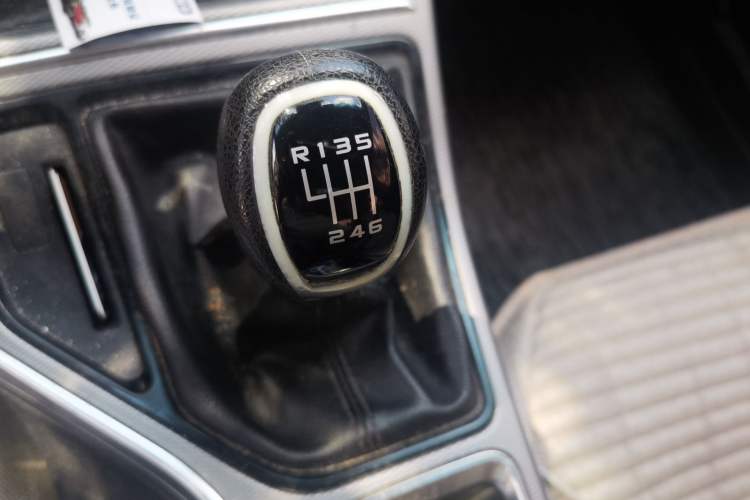 Used Geely Auto Emgrand GL 2018 1.8L Manual Elite Smart Connectivity Version Gear Lever