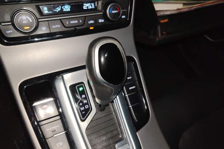 Used Geely Auto Emgrand GL 2018 1.8L DCT Elite Smart Connectivity Version Gear Lever