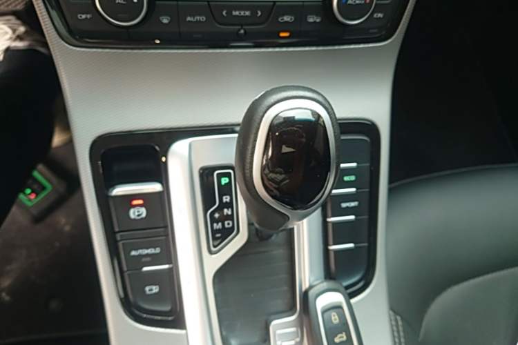Used Geely Auto Emgrand GL 2018 1.8L DCT Elite Smart Connectivity Version Gear Lever