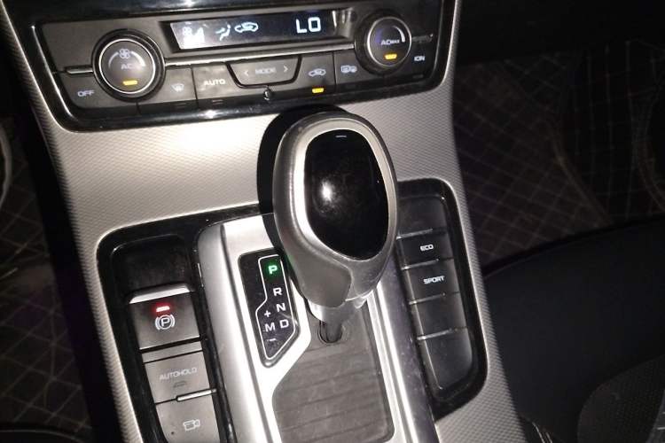Used Geely Auto Emgrand GL 2018 1.8L DCT Elite Smart Connectivity Version Gear Lever