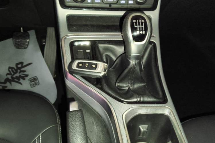 Used Geely Auto Emgrand GL 2018 1.8L Manual Elite Smart Connectivity Version Gear Lever