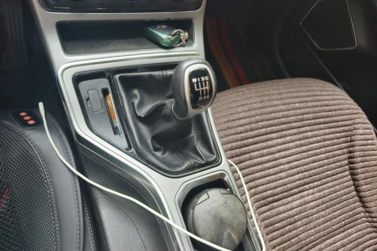 Used Geely Auto Emgrand GL 2018 1.8L Manual Elite Smart Connectivity Version Gear Lever
