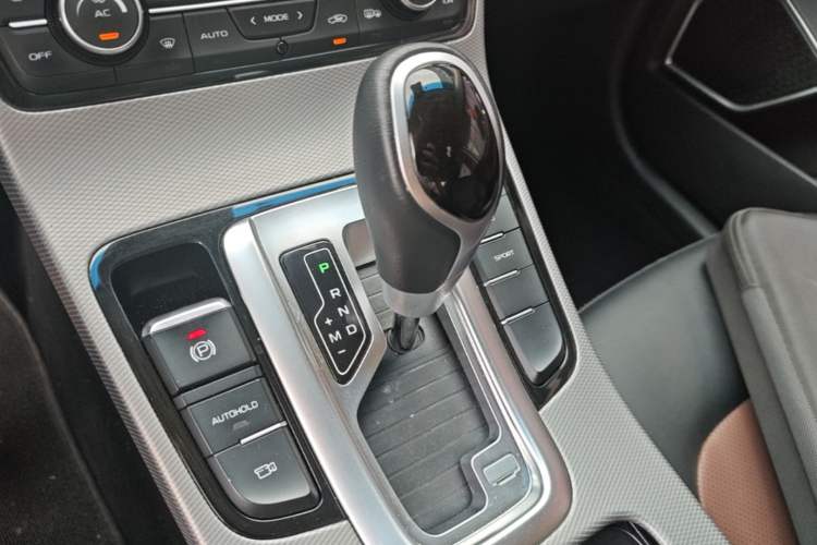 Used Geely Auto Emgrand GL 2018 1.4T DCT Prestige Smart Connectivity Version Gear Lever