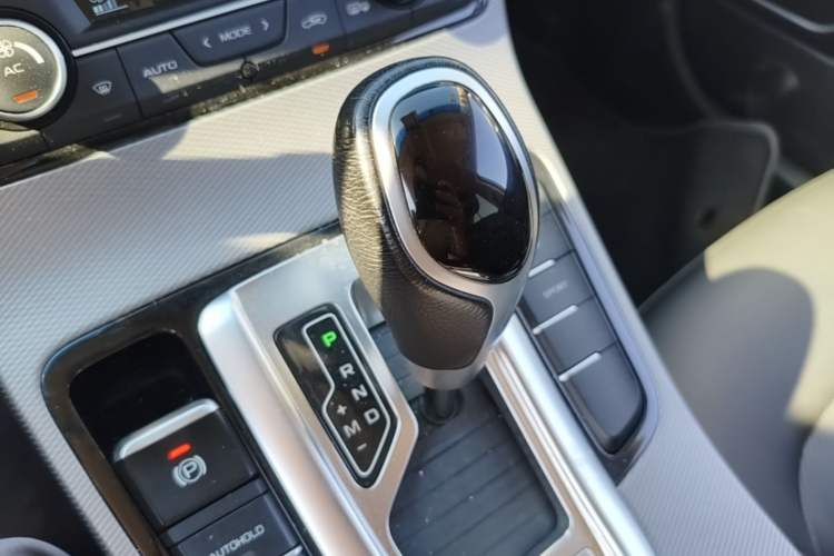 Used Geely Auto Emgrand GL 2018 1.4T DCT Elite Smart Connectivity Version Gear Lever