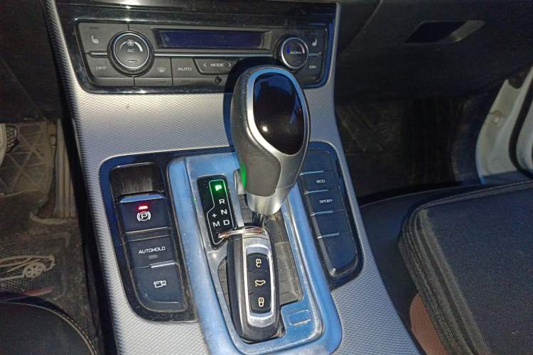 Used Geely Auto Emgrand GL 2018 1.4T DCT Prestige Smart Connectivity Version Gear Lever