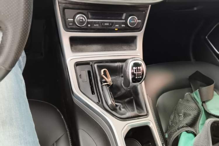 Used Geely Auto Emgrand GL 2018 1.4T Manual Elite Smart Connectivity Version Gear Lever