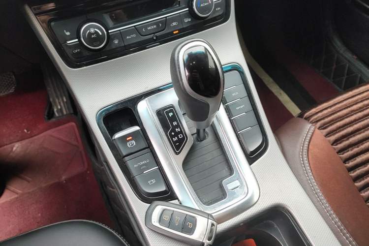 Used Geely Auto Emgrand GL 2018 1.4T DCT Prestige Smart Connectivity Version Gear Lever