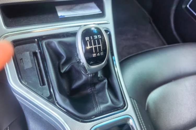 Used Geely Auto Emgrand GL 2018 1.4T Manual Elite Smart Connectivity Version Gear Lever