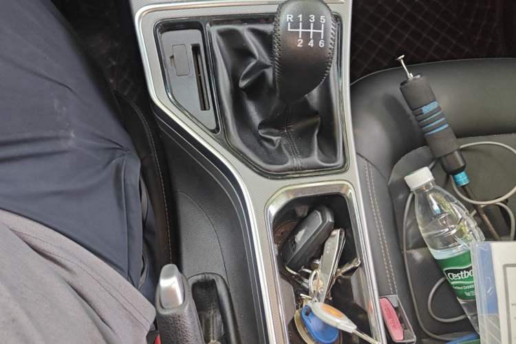 Used Geely Auto Emgrand GL 2018 1.8L Manual Elite Smart Connectivity Version Gear Lever