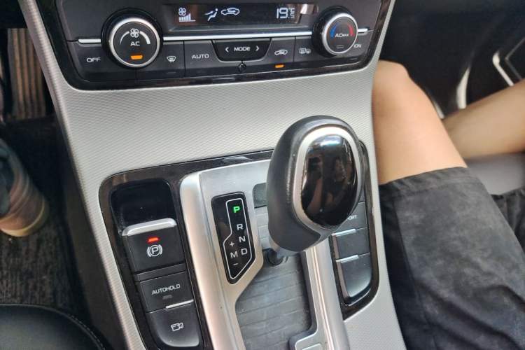 Used Geely Auto Emgrand GL 2018 1.4T DCT Elite Smart Connectivity Version Gear Lever