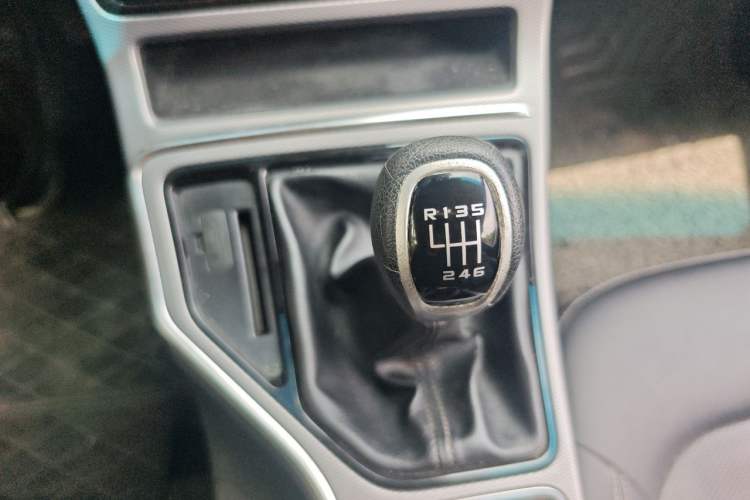 Used Geely Auto Emgrand GL 2018 1.4T Manual Elite Smart Connectivity Version Gear Lever