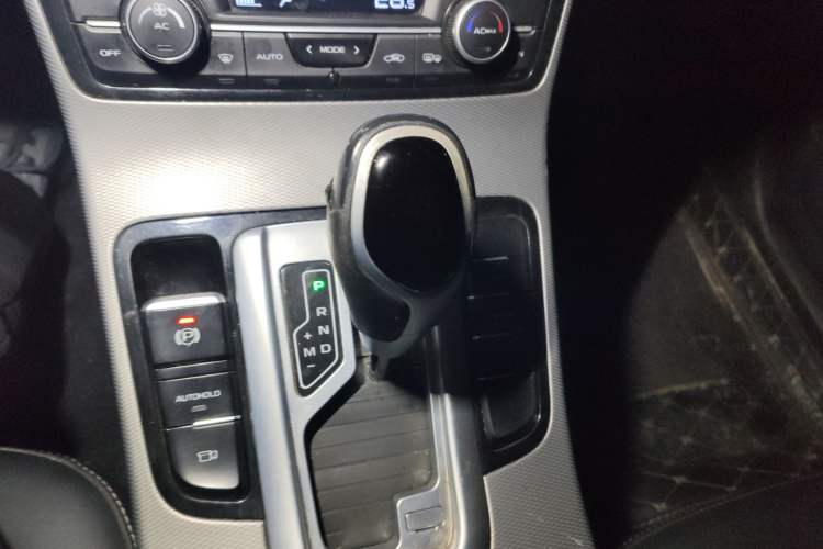 Used Geely Auto Emgrand GL 2018 1.8L DCT Elite Smart Connectivity Version Gear Lever