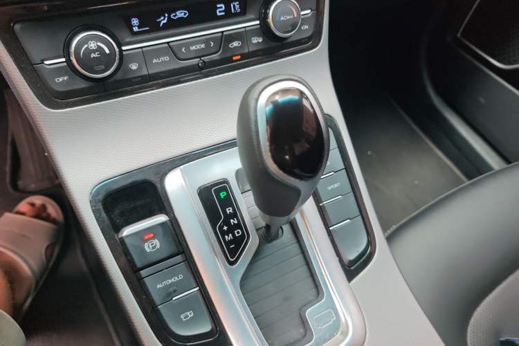 Used Geely Auto Emgrand GL 2018 1.4T DCT Elite Smart Connectivity Version Gear Lever
