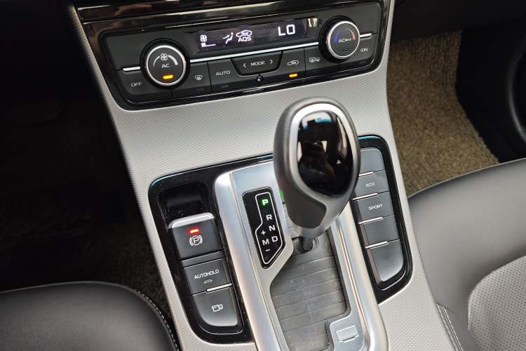 Used Geely Auto Emgrand GL 2018 1.8L DCT Elite Smart Connectivity Version Gear Lever