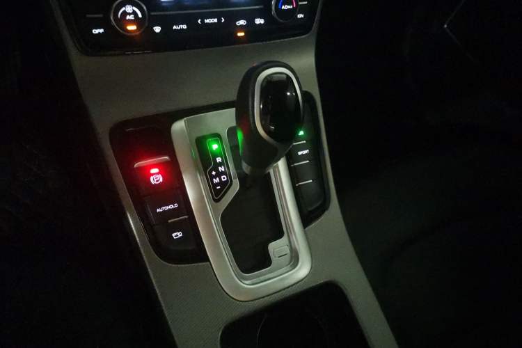 Used Geely Auto Emgrand GL 2018 1.4T DCT Elite Smart Connectivity Version Gear Lever