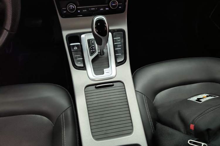 Used Geely Auto Emgrand GL 2018 1.8L DCT Elite Smart Connectivity Version Gear Lever