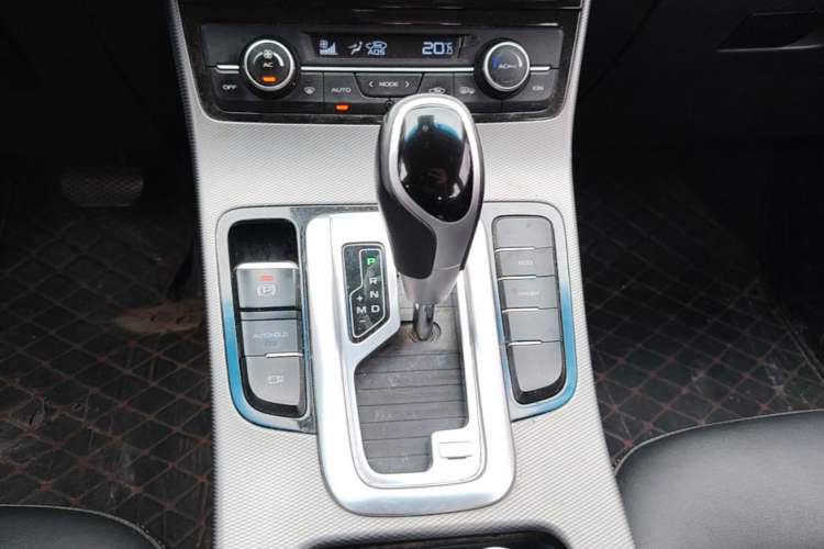 Used Geely Auto Emgrand GL 2018 1.8L DCT Elite Smart Connectivity Version Gear Lever