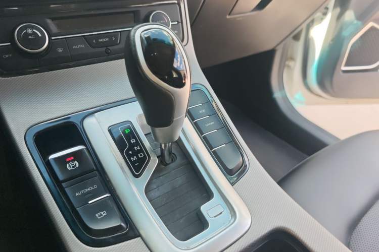 Used Geely Auto Emgrand GL 2018 1.8L DCT Elite Smart Connectivity Version Gear Lever
