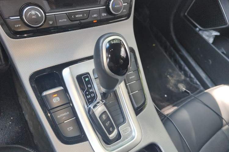 Used Geely Auto Emgrand GL 2018 1.8L DCT Elite Smart Connectivity Version Gear Lever