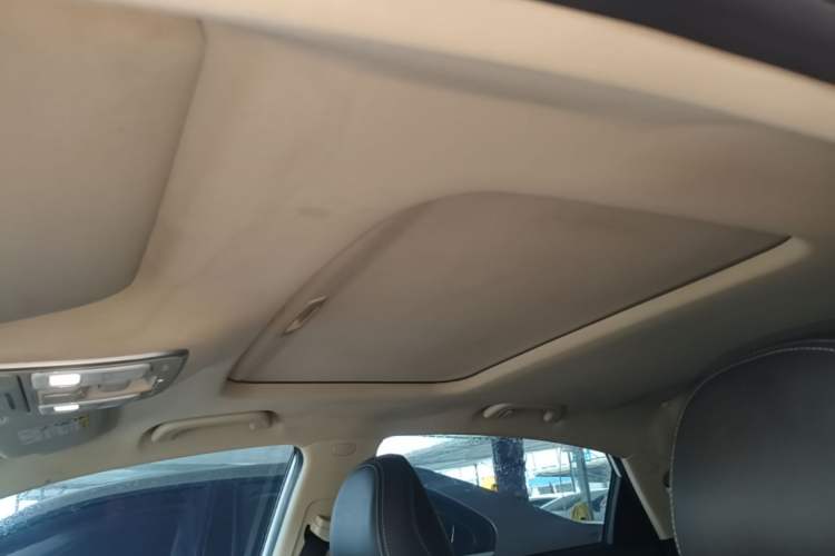 Used Geely Auto Emgrand GL 2018 1.4T Manual Elite Smart Connectivity Version Headliner