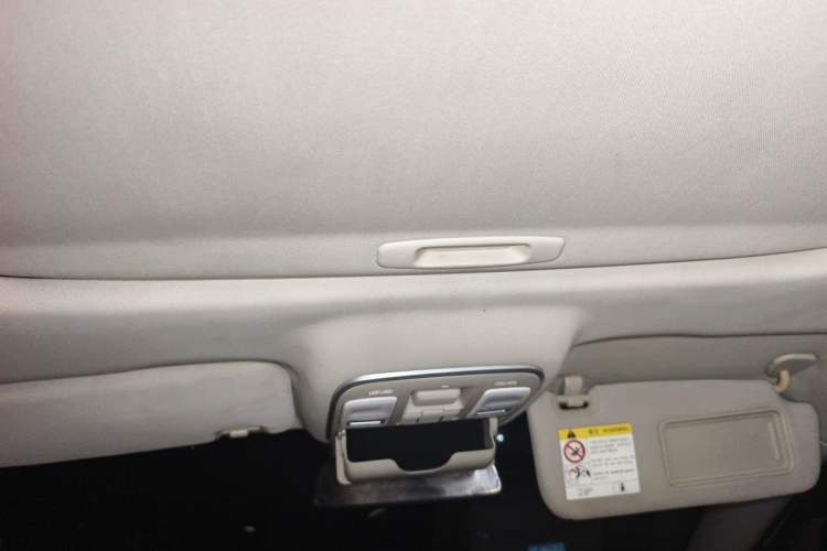 Used Geely Auto Emgrand GL 2018 1.8L Manual Elite Smart Connectivity Version Headliner