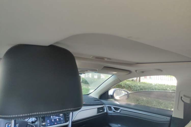 Used Geely Auto Emgrand GL 2018 1.8L DCT Elite Smart Connectivity Version Headliner