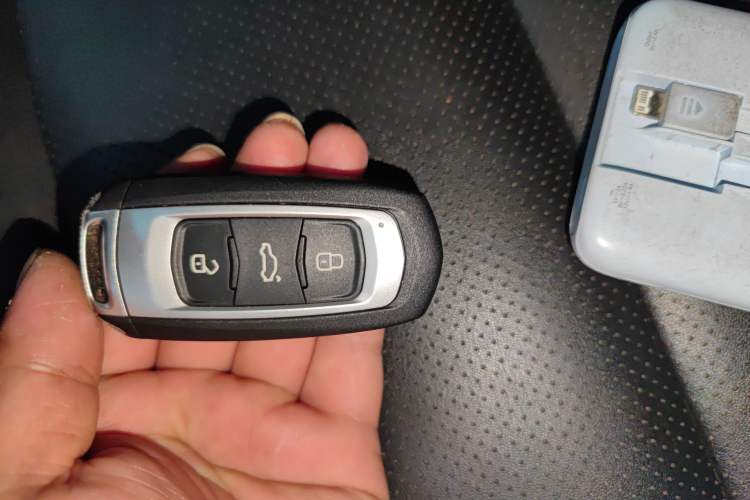 Used Geely Auto Emgrand GL 2018 1.8L DCT Elite Smart Connectivity Version Interior 1