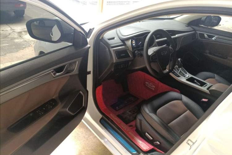 Used Geely Auto Emgrand GL 2018 1.4T DCT Prestige Smart Connectivity Version Interior 2
