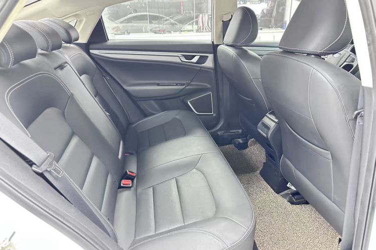 Used Geely Auto Emgrand GL 2018 1.8L DCT Elite Smart Connectivity Version Interior 2