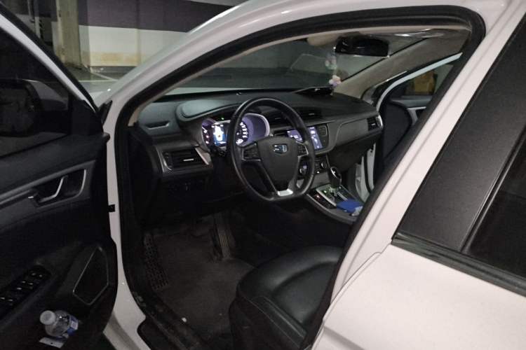 Used Geely Auto Emgrand GL 2018 1.8L DCT Elite Smart Connectivity Version Interior 3