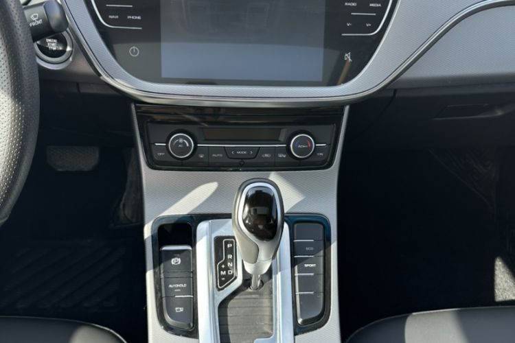 Used Geely Auto Emgrand GL 2018 1.4T DCT Elite Smart Connectivity Version Interior 4