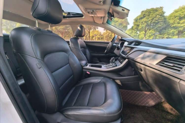 Used Geely Auto Emgrand GL 2018 1.4T DCT Elite Smart Connectivity Version Interior 4