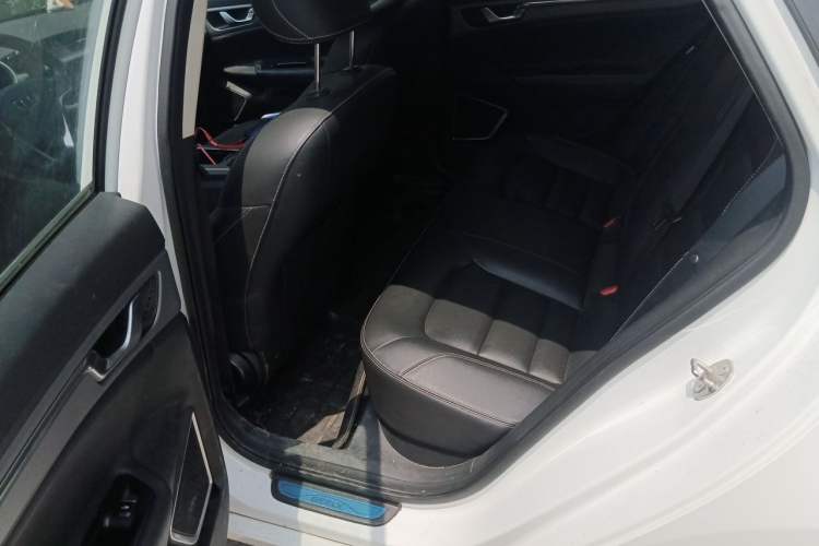 Used Geely Auto Emgrand GL 2018 1.8L DCT Elite Smart Connectivity Version Interior 4