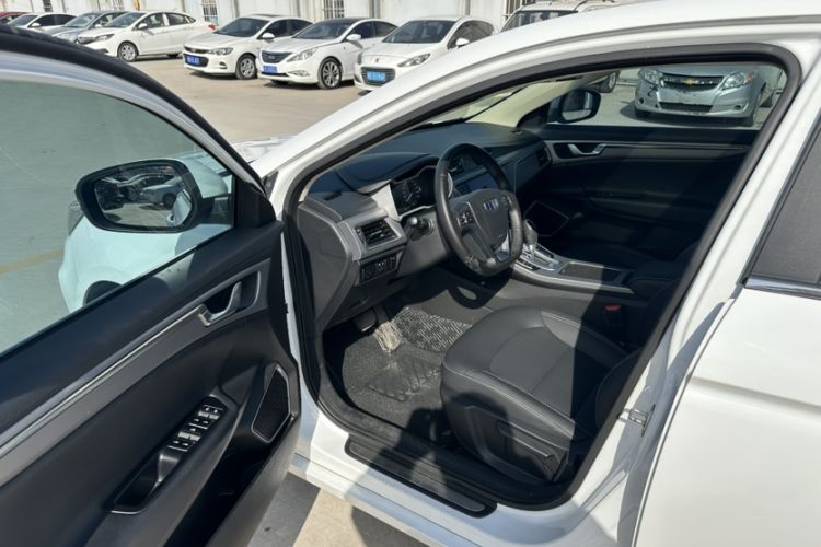 Used Geely Auto Emgrand GL 2018 1.4T DCT Elite Smart Connectivity Version Interior 5