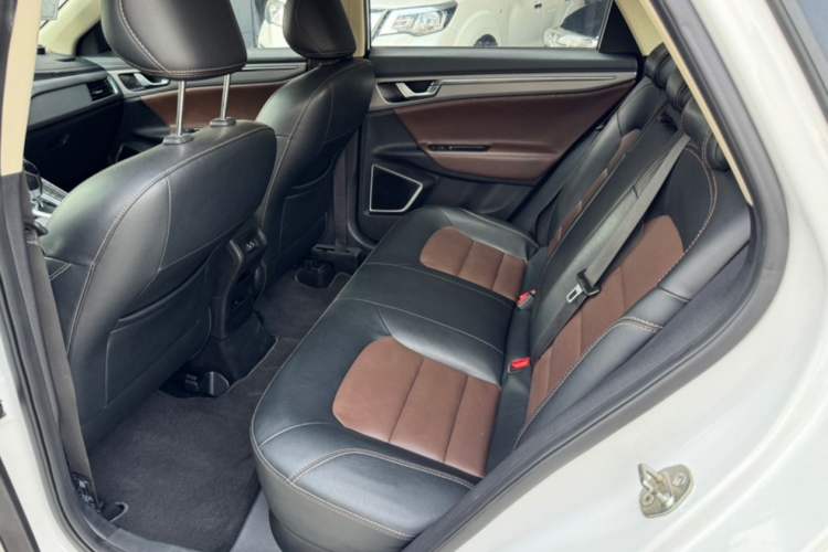 Used Geely Auto Emgrand GL 2018 1.4T DCT Prestige Smart Connectivity Version Interior 5