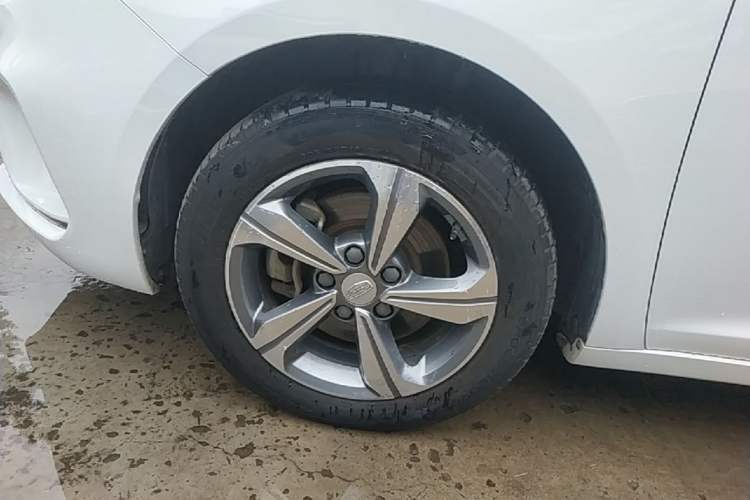 Used Geely Auto Emgrand GL 2018 1.8L DCT Elite Smart Connectivity Version Left Front Wheel Hub
