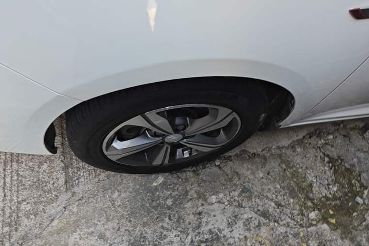 Used Geely Auto Emgrand GL 2018 1.4T DCT Elite Smart Connectivity Version Left Front Wheel Hub