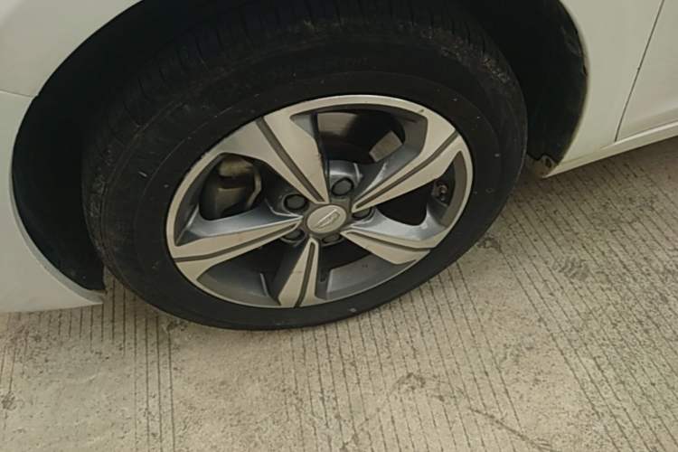 Used Geely Auto Emgrand GL 2018 1.8L DCT Elite Smart Connectivity Version Left Front Wheel Hub
