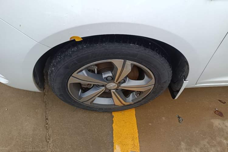 Used Geely Auto Emgrand GL 2018 1.4T DCT Elite Smart Connectivity Version Left Front Wheel Hub
