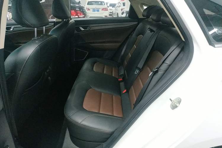 Used Geely Auto Emgrand GL 2018 1.4T DCT Prestige Smart Connectivity Version Left Rear Seat