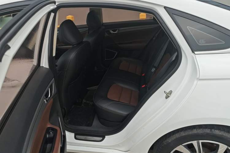 Used Geely Auto Emgrand GL 2018 1.4T DCT Prestige Smart Connectivity Version Left Rear Seat