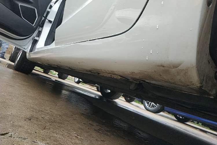 Used Geely Auto Emgrand GL 2018 1.8L DCT Elite Smart Connectivity Version Left Side Sill