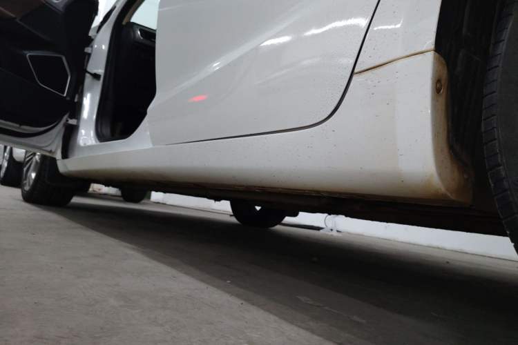 Used Geely Auto Emgrand GL 2018 1.4T DCT Prestige Smart Connectivity Version Left Side Sill